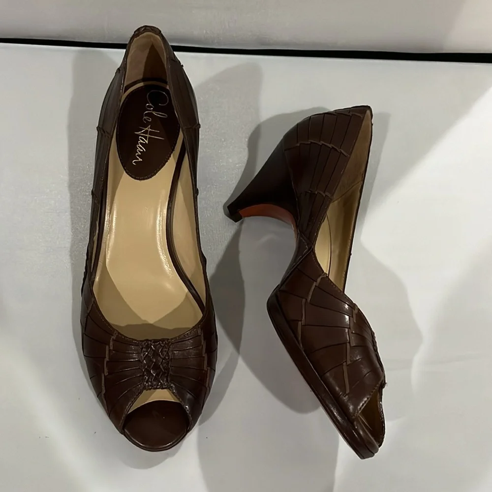 SALE! Cole Haan Brown Women's 7.5B Peep Toe Nike Air Comfort Heels Light Wear - Picture 2 of 13